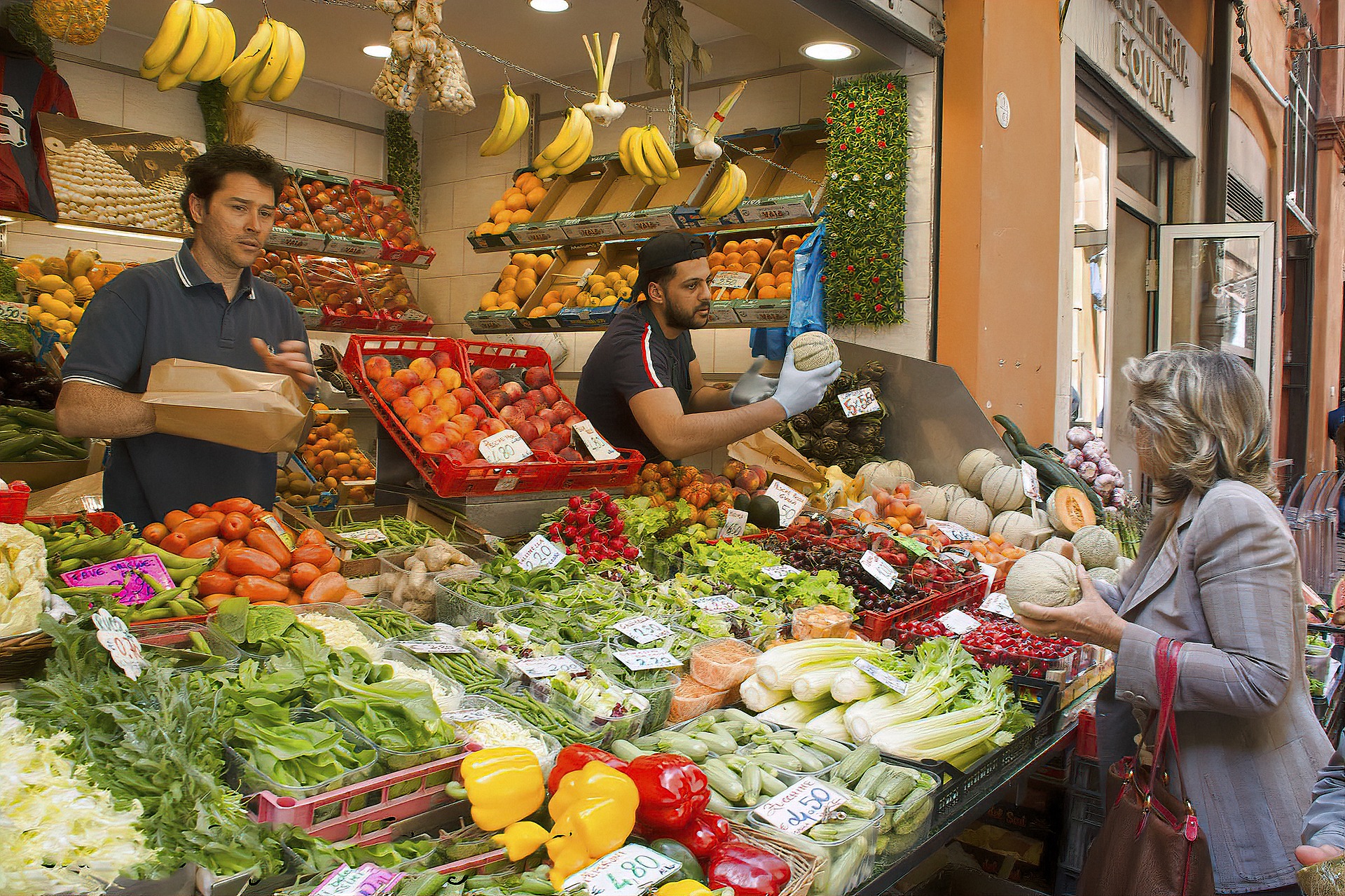 Marché local de produits frais.